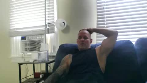 Snapshot of strongandhard073 chatting on September 18, 6:43 pm StrongAndHard online show from September 18, 6:43 pm