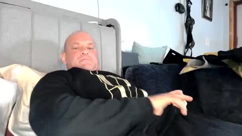 Snapshot of strongandhard073 chatting on December 9, 6:08 pm StrongAndHard online show from December 9, 6:08 pm