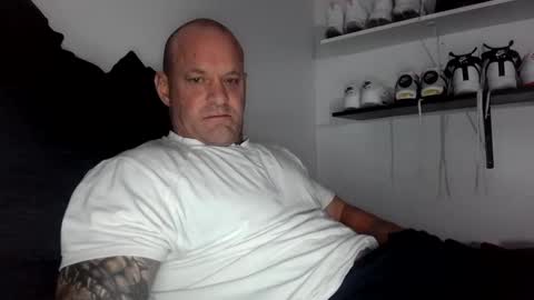 Snapshot of strongandhard073 chatting on February 25, 5:15 pm StrongAndHard online show from February 25, 5:15 pm