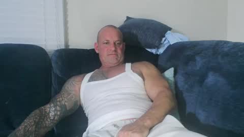 Snapshot of strongandhard073 chatting on October 4, 11:20 pm StrongAndHard online show from October 4, 11:20 pm