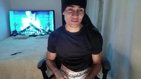 stylish man online show from February 13, 11:32 pm