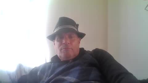 Snapshot of suckitu812 chatting on February 27, 3:59 pm SUCKITU812 online show from February 27, 3:59 pm