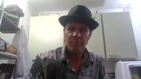 Snapshot of suckitu812 chatting on February 3, 11:31 am SUCKITU812 online show from February 3, 11:31 am