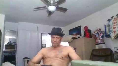 Snapshot of suckitu812 chatting on February 6, 9:11 am SUCKITU812 online show from February 6, 9:11 am