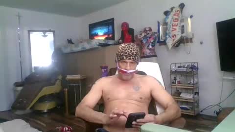 Snapshot of suckitu812 chatting on February 8, 4:14 pm SUCKITU812 online show from February 8, 4:14 pm