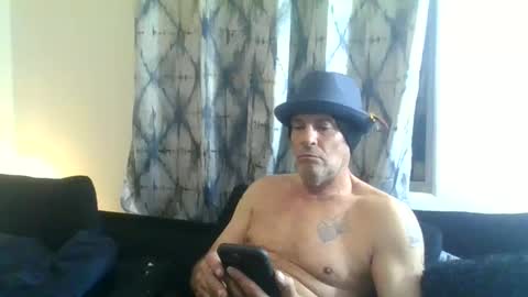 Snapshot of suckitu812 chatting on December 6, 10:38 am SUCKITU812 online show from December 6, 10:38 am