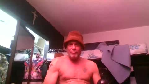 Snapshot of suckitu812 chatting on December 26, 9:44 am SUCKITU812 online show from December 26, 9:44 am