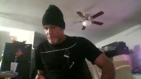 Snapshot of suckitu812 chatting on January 19, 11:56 am SUCKITU812 online show from January 19, 11:56 am