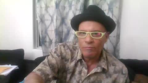 Snapshot of suckitu812 chatting on March 6, 10:09 am SUCKITU812 online show from March 6, 10:09 am