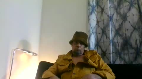 Snapshot of suckitu812 chatting on December 18, 10:19 am SUCKITU812 online show from December 18, 10:19 am