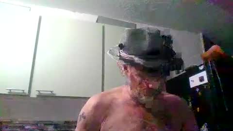 Snapshot of suckitu812 chatting on January 6, 4:58 am SUCKITU812 online show from January 6, 4:58 am