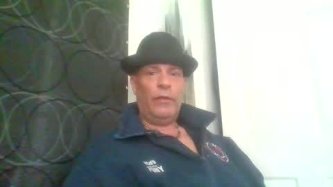 Snapshot of suckitu812 chatting on March 3, 11:23 pm SUCKITU812 online show from March 3, 11:23 pm