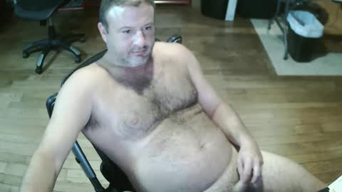 Snapshot of summerfun35 chatting on October 8, 12:26 am cincyguy online show from October 8, 12:26 am