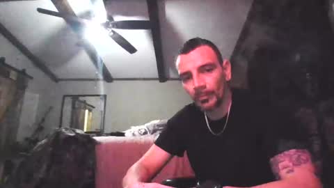 Snapshot of superd512 chatting on February 14, 3:11 am Guero Cash online show from February 14, 3:11 am