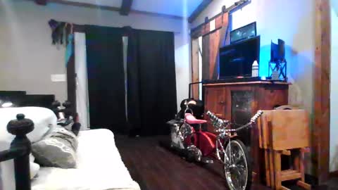 Snapshot of superd512 chatting on December 10, 8:40 am Guero Cash online show from December 10, 8:40 am