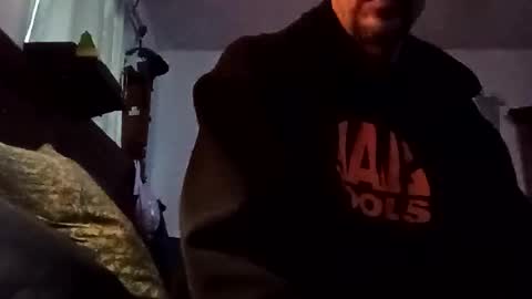 Snapshot of superd512 chatting on October 16, 1:30 pm Guero Cash online show from October 16, 1:30 pm