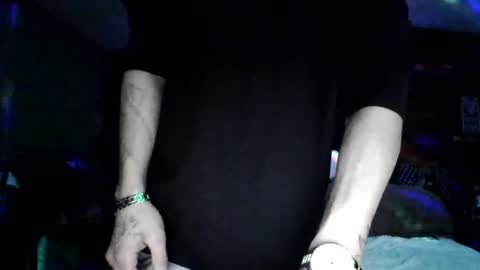 Snapshot of superd512 chatting on December 6, 10:16 am Guero Cash online show from December 6, 10:16 am