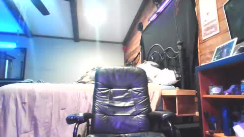 Snapshot of superd512 chatting on February 15, 8:54 am Guero Cash online show from February 15, 8:54 am