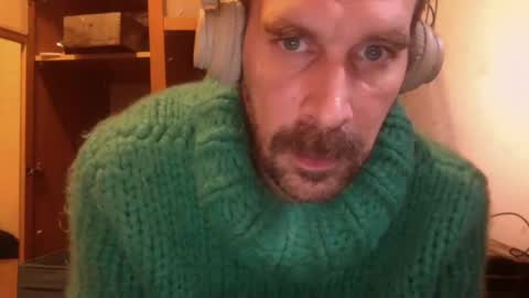 Snapshot of sweaterboy666 chatting on January 22, 9:46 am sweaterboy666 online show from January 22, 9:46 am