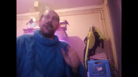 Snapshot of sweaterboy666 chatting on October 16, 1:35 am sweaterboy666 online show from October 16, 1:35 am