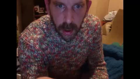 Snapshot of sweaterboy666 chatting on January 31, 1:11 am sweaterboy666 online show from January 31, 1:11 am