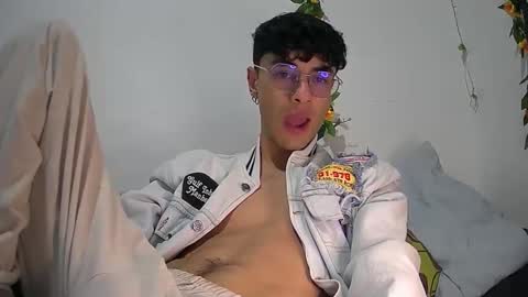 sweet_boy2224 online show from January 16, 5:21 am