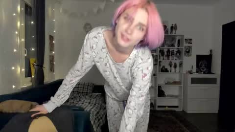 kira online show from October 15, 5:42 pm