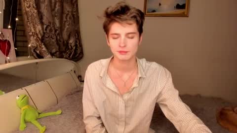 kira online show from March 5, 10:23 pm