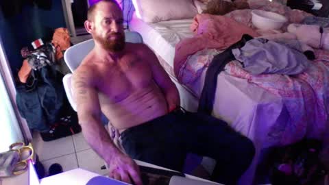 WeAim2PZzz online show from February 10, 10:40 pm