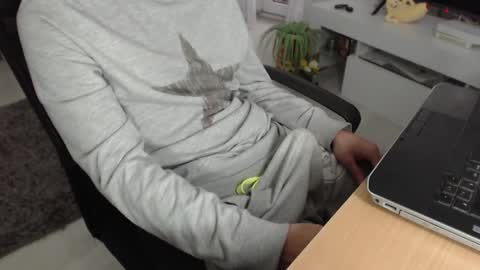 SwetLittleBoy4u online show from November 12, 5:24 am