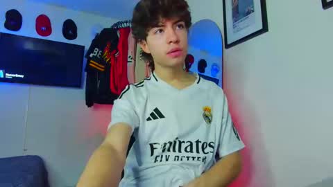 Snapshot of t0n3r chatting on September 26, 2:42 am TONER online show from September 26, 2:42 am