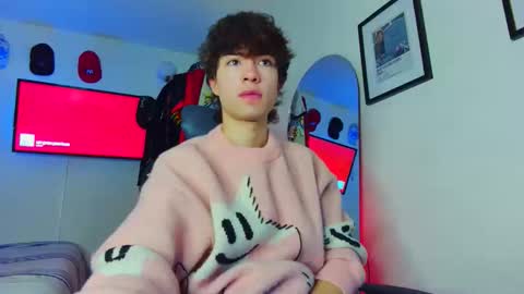 Snapshot of t0n3r chatting on October 4, 1:32 am TONER online show from October 4, 1:32 am