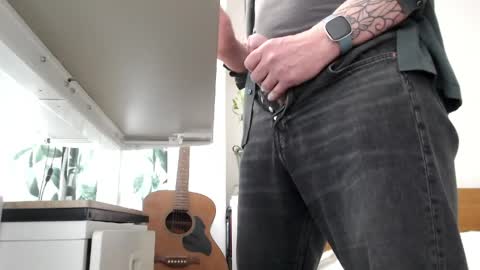 tache154167 online show from April 14, 11:54 am