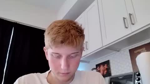 collegetwinkboi online show from February 26, 9:05 pm