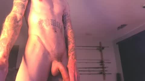 Snapshot of tattooednudedude chatting on March 9, 11:58 am Mr. Favorite online show from March 9, 11:58 am