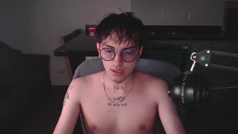 Teo independent model online show from March 22, 2:38 am