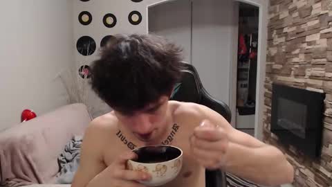 Teddy online show from November 25, 1:18 am