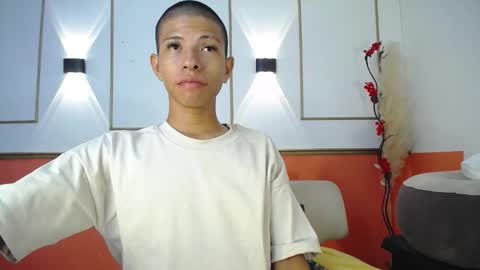 tessachains online show from November 26, 2:47 am