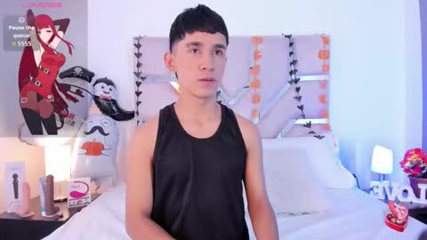 Snapshot of thayler_jones chatting on October 2, 11:14 am Thayler  online show from October 2, 11:14 am