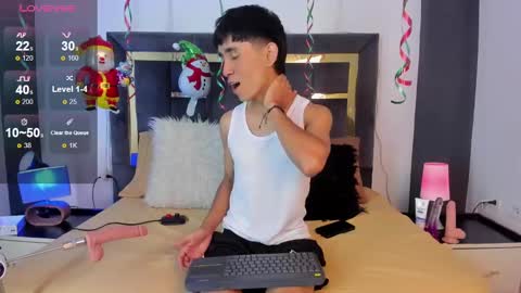 Snapshot of thayler_jones chatting on December 31, 11:20 am Thayler  online show from December 31, 11:20 am