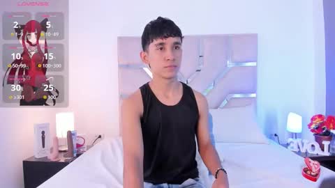 Snapshot of thayler_jones chatting on September 26, 11:19 am Thayler  online show from September 26, 11:19 am