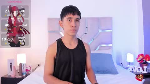 Snapshot of thayler_jones chatting on September 25, 11:09 am Thayler  online show from September 25, 11:09 am