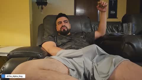 Snapshot of the_alpha_dog_xxx chatting on December 16, 10:45 pm the_alpha_dog_xxx online show from December 16, 10:45 pm