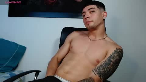 theo_levis online show from April 24, 9:17 pm