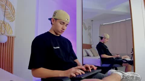  THEO- MATEO  online show from December 19, 1:29 pm