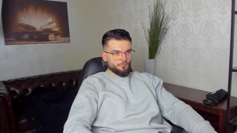 TheoRowan online show from December 21, 6:41 am