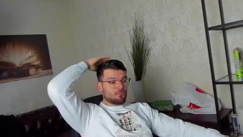 TheoRowan online show from January 3, 5:28 am