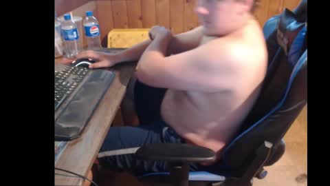 Snapshot of therealbigcheese0695 chatting on September 27, 1:42 pm therealbigcheese0695 online show from September 27, 1:42 pm