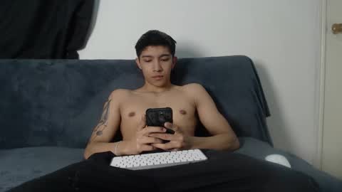 Snapshot of thesaint_xxx chatting on October 27, 4:37 am thesaint_xxx online show from October 27, 4:37 am