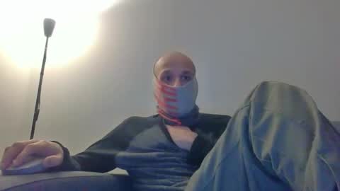 Scarf guy online show from February 18, 6:39 pm